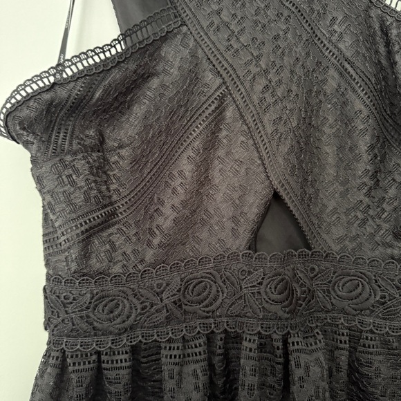 Guess Cutout Lace Dress NWT - Picture 3 of 9